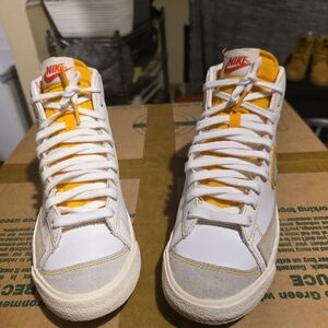 Nike High-Top Sneakers in White and Orange
